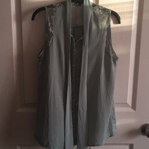 Button blouse with lace